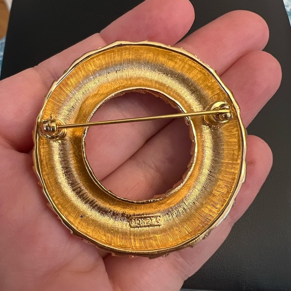 Vintage Brooch Monet Wreath Textured Circle Leaf Bark Overlapping Gold tone - Picture 6 of 12